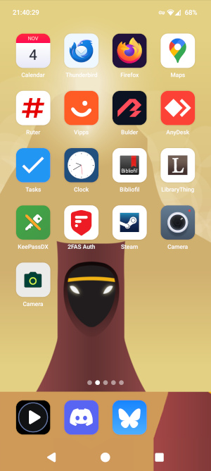My Android home screen, with the bottom row alligned to the left.